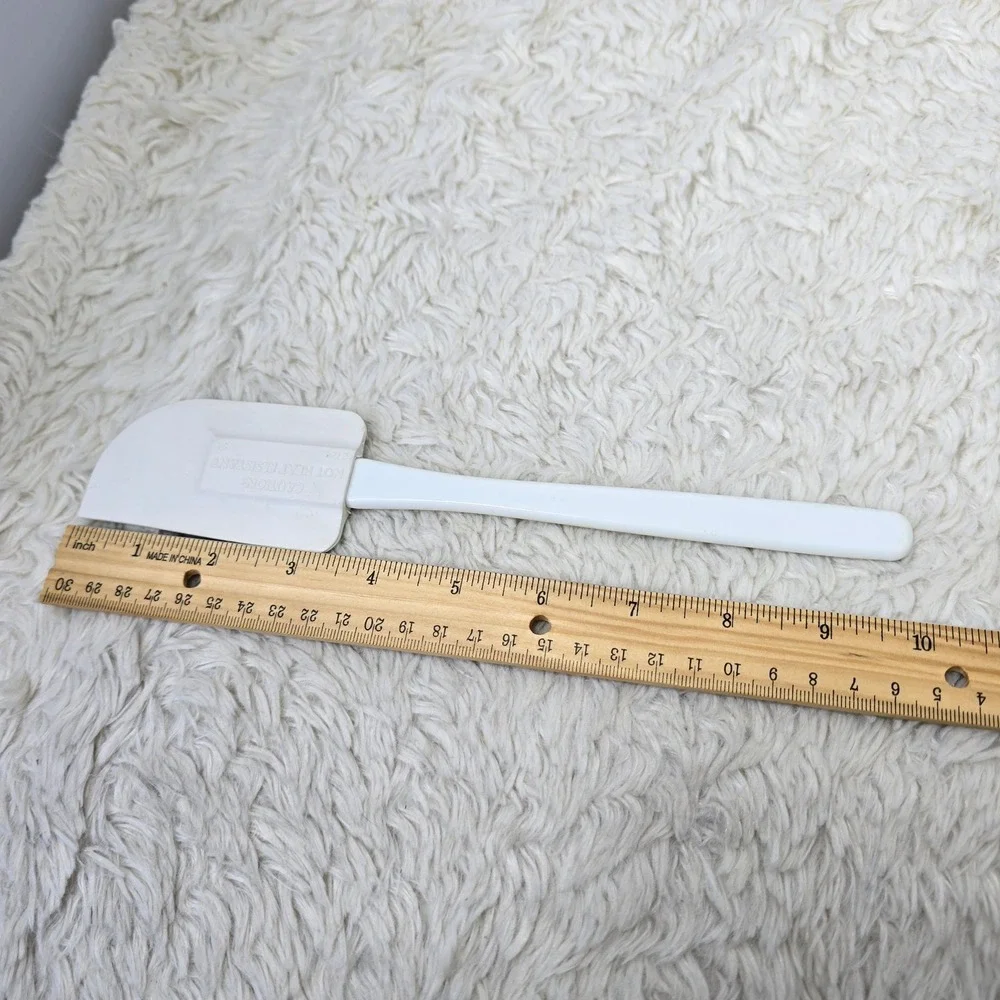Rubbermaid Scraper Spatula Kitchen Tool 9.5‎ Inch White 2724 Non-Heat Resistant